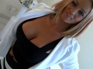 Geile Leraar. Met Naïeve Onschuldige Charme Overtuigt Hij Zijn Geile Leraar Om Seks Te Hebben