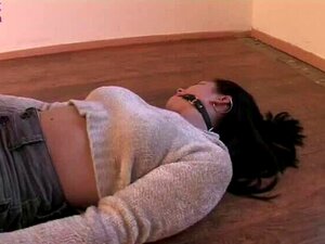 Vastgebonden Ballgagged En Vibed