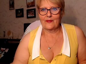 Fat Granny With Glasses Flashes Her Asshole On The Webcam. Porn