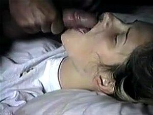 Damskie Usta Na Gruby Kutas, Sprawdź, Czy Ta Urocza Kobieta Otwiera Swoje Grube Usta, żeby Zjeść Szerokiego, Twardego Kutasa Zamiast Wkładać Go Do Swojej Cipki