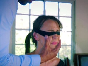 Јебана у лице, слаткица добија батине и фацијал након пушења