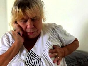 Blonde Schat In Lesbo-actie Met Oude Oppas