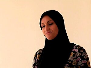 Heiße kurvenreiche muslimische Frau ficken hart