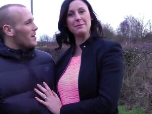 Klassieke Sletterige Milf Houdt Van Sperma In Haar Mond