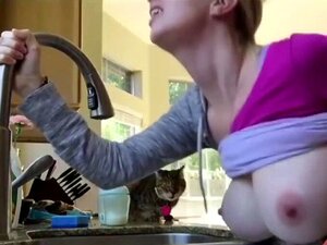 Um Lugar Na Pia Da Cozinha - Vídeo 1. Assista A Alguns Onde Na Pia Da Cozinha Agora! - Amador, Peitos Grandes, Caseiro, Peitudo, Pornô De Sexo Na Cozinha