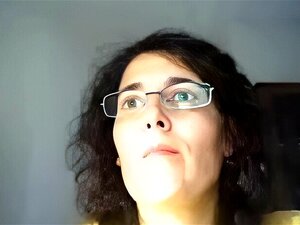 Découvrez La Passion Brute D'une Beauté Européenne Mature Exhibant Ses Atouts Sauvages Lors D'une Séance Webcam. Révélez Ses Désirs Cachés En Admirant Sa Chatte Naturellement Poilue Dans Cette Aventure Maison Torride.