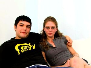 Jenny Leigh Rijdt Op Een Zwarte Kerel Terwijl Haar Man Toekijkt