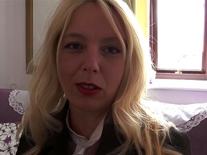 Brytyjski Mamuśki Lucy Gresty Pokazuje Jej Duże Naturalne Cycki I Bawi Się Sama Ze Sobą