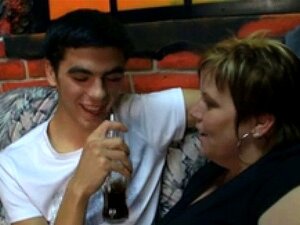 Él Se Folla A Una Gorda En El Pub. Se Folla A Una Gorda En El Pub