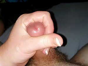 Χαϊδεύοντας τον πούτσο του μπαμπά μέχρι να Cums