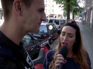 HITZEFREI Tysk Blondin Hittar Slumpmässig Kille På Gatan. Supersöt Tysk Blondin Hittar En Slumpmässig Kille På Gatan För Att Komma Tillbaka Till Hennes Plats! Väl Där Suger Och Knullar Hon Hans Långa Kuk Tills Han Sprutar Sin Man Goo över Hela Hennes Rygg