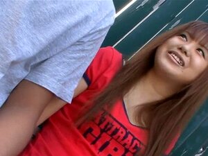 Randy Japoński Gangbang. Uległa Japonka Otrzymuje Hałaśliwe Gangbangowe Rozkosze