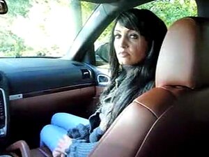 Brunette Amateurvideo Met Mij Die Van Passie Shagt, In Mijn Zelfgemaakte Neukclip Voor Koppels Raak Ik Opgewonden Door Met Mijn Duitse Minnaar In Een Auto Te Neuken En Een Facial Van Hem Te Krijgen