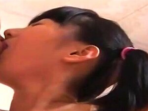 Ervaar De Intense Passie Van Een Ondeugende Japanse Studente In De Ultieme Zelfgemaakte Video. Kijk Hoe Deze Petite Aziatische Schoonheid Hard Van Achteren Wordt Genomen. Bereid Je Voor Om Betoverd Te Worden Door Haar Strakke Lichaam En Wilde Verlangens.