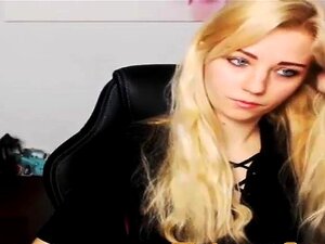 Плавуша са плавим очима жели да јој покаже шта има