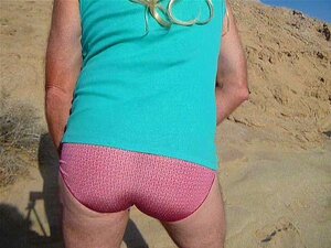 Crossdreser Jimma Desert Booty Shake