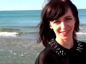 Гледај Кенди на плажи - Тројка Јебе под очима воајера сада! - Секс на отвореном, мала слаткица, тројка аматерски порнић