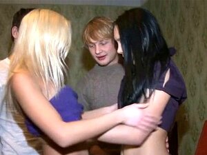 Unglaubliches Gruppengeficke. Dieses Gruppengeficke Ist Einfach Unglaublich Und Diese Schlampen Sind Sexy