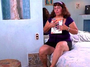 Latynoska Babcia Maribel Nie Może Powstrzymać Swojego Popędu Seksualnego W Nylonowych Rajstopach