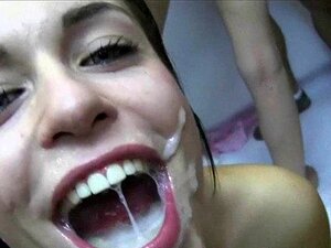 Rommelige Gezichten Bukkake Met Veel Sperma