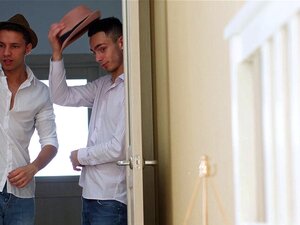 Festas De Sexo Frescas - Cornelia - Lindinha De Três Vias E Gozada Dupla. Essa Adolescente Loira Quase Acidentalmente Entra Em Um Ménage à Trois Com Dois Caras Elegantes Que A Colocam Entalada Entre Seus Grandes Paus Latejantes E Lhe Dão Uma Espetacular D