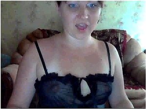 Bystig Tjej Visar Stor Röv