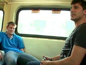 Um Homem Gay Concorda Em Chupar Seu Cu E Eles Vão Para Um Local Isolado Em Um Dia Largo