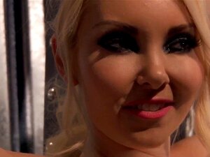 Aaliyah Love Uwielbia Masaż Oralny W Bondage