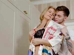 SHAME4K. Zrela Zavodnica Nije čekala Muškarca