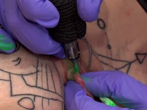 Tatuaje Clitoris - Porno @ TeatroPorno.com