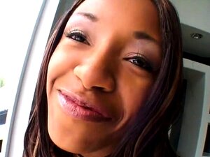 Zwarte Babes Ontspannen Voordat Ze Een Creampie Krijgen