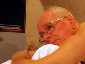 70-årig äldre Knullar Söt Söt Sötnosflicka