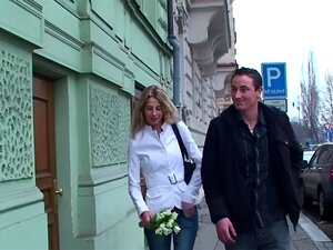 Узбудљива секс забава четворица са слаткишима неће вас оставити мирним