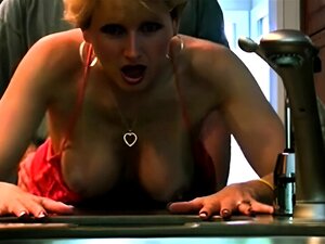 Doživite Vrhunski Užitak Dok Predivna Plavokosa MILF Domaćica Pokazuje Svoju Strast U Nezaboravnom Pušenju Iz 'prvog Lica' (POV). Uživajte U Senzualnom Umetničkom Izražaju Stila Na Sve četiri I Zaronite U Golotinju Iz Njenog Ugla. Pripremite Se Za Intenzi