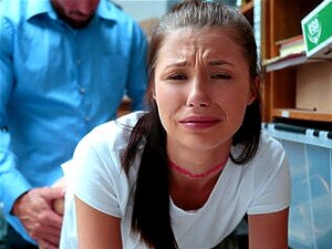 Une Secrétaire Sexy Se Fait Surprendre Au Bureau, Puis Elle Se Fait Prendre Dans Une Voiture étroite. Regardez Cette Belle-belle-fille Adorable Se Faire Plaisir Avec Des Douceurs Incroyables. Une Liaison Au Bureau Que Vous Ne Voudrez Pas Manquer !