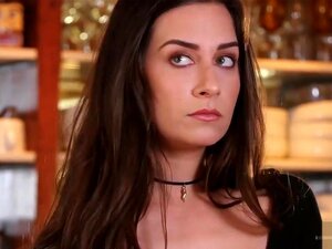 Biusta Operatorka Seksu Telefonicznego Lena Dostaje Prawdziwą Akcję,