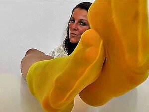 Mind-blowing Brunette Slut Ella Pours Oil On Her Bare Feet