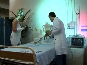 Britisk Busty Alexis May Blir Knullet Som Sykepleier