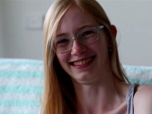 Ерстиес: Стидљива слаткица нам даје вруће путовање њеног тела