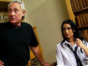 La Encantadora Morena Con Grandes Tetas Keeley Magee Follada Por Un Viejo