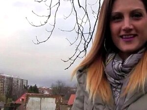 Tynn Babe Sprutet Over Offentlig