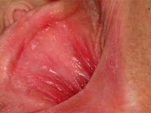 Sapphix Presenteert Adrienne In Een Solo Masturbatiescène. SapphIX Presenteert Adrienne