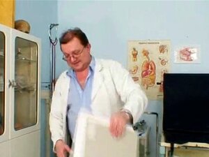 Włochata Cipka Babci Odwiedza Zboczoną Lekarkę