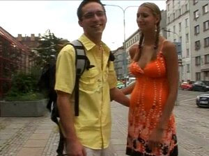 Запањујући секс за врућу кучку. Ова врста напаљене кучке дефинитивно заслужује тако дивљи секс