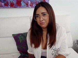 I'VE NEVER BEEN ASSFUCKED. Chubby Andrea Needs Help