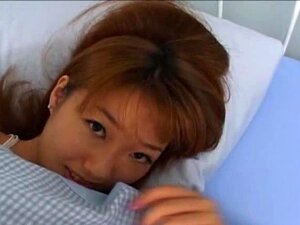 Japanilainen Söpöläinen Herää Ja Antaa Kuuman Suihinoton Sensuroimatta