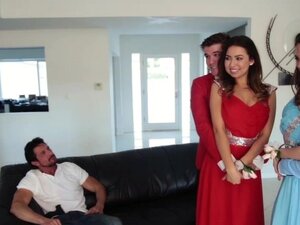 ***- ayah tiri Tukar Dan Menyetubuhi anak tiri imut Pada Malam Prom