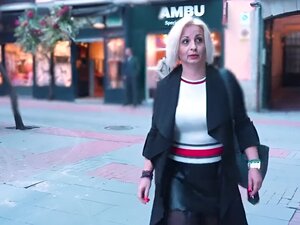 Iskusite vrhunsko zadovoljstvo s vatrenom MILF koja žudi za intenzivnom probijanjem. Neka dobro opremljen pastuv odvede je do novih visina zadovoljstva!