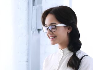 Nevin studentkinja zavedena od strane iskusnog ljubavnika. Pogledajte kako se predaje njegovom zavodničkom šarmu i ide na divlju vožnju!