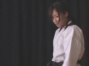 Pelacur S! Nuku~tsu Tiga Gadis Karate Asli, Pukul, Dan Tendang!,